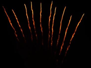 Tomahawk, 120 Schuss, NEM: 1960g, Kaliber: 30mm, Brenndauer ca. 50 Sekunden