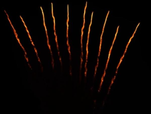 Tomahawk, 120 Schuss, NEM: 1960g, Kaliber: 30mm, Brenndauer ca. 50 Sekunden